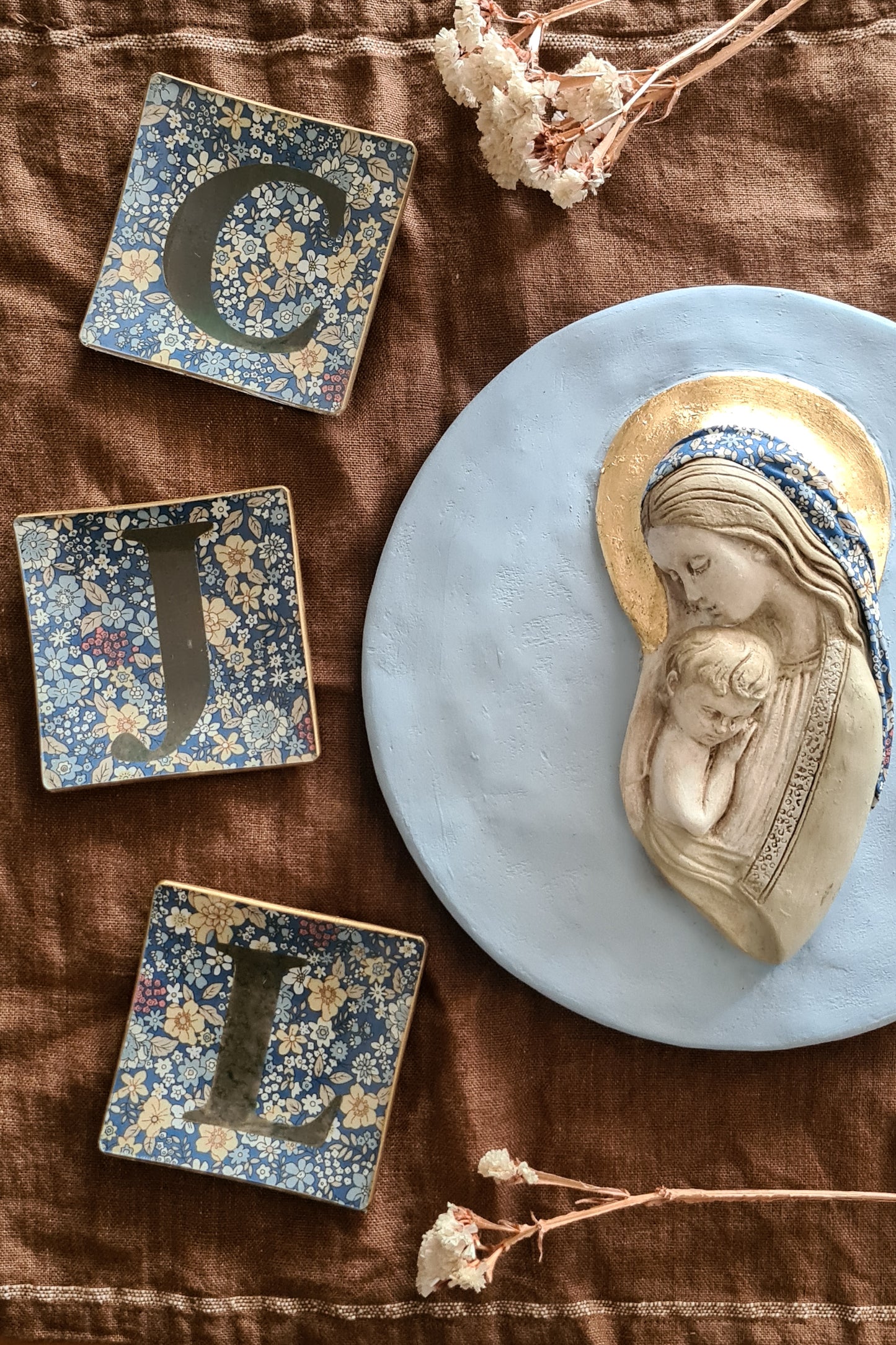 Virgen para colgar pintada a mano Liberty Alicia