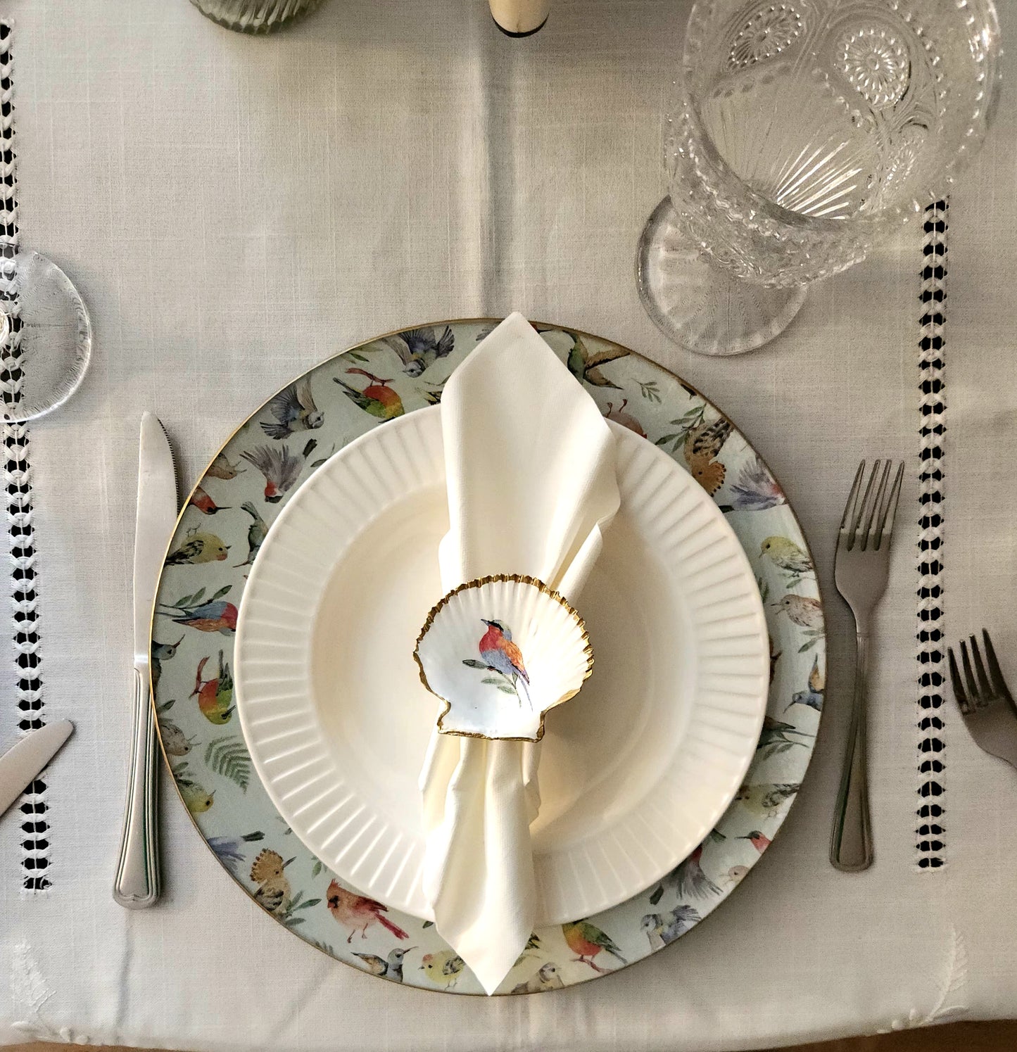 Conjunto plato base y servilletero  diseño pájaros  (8 personas)