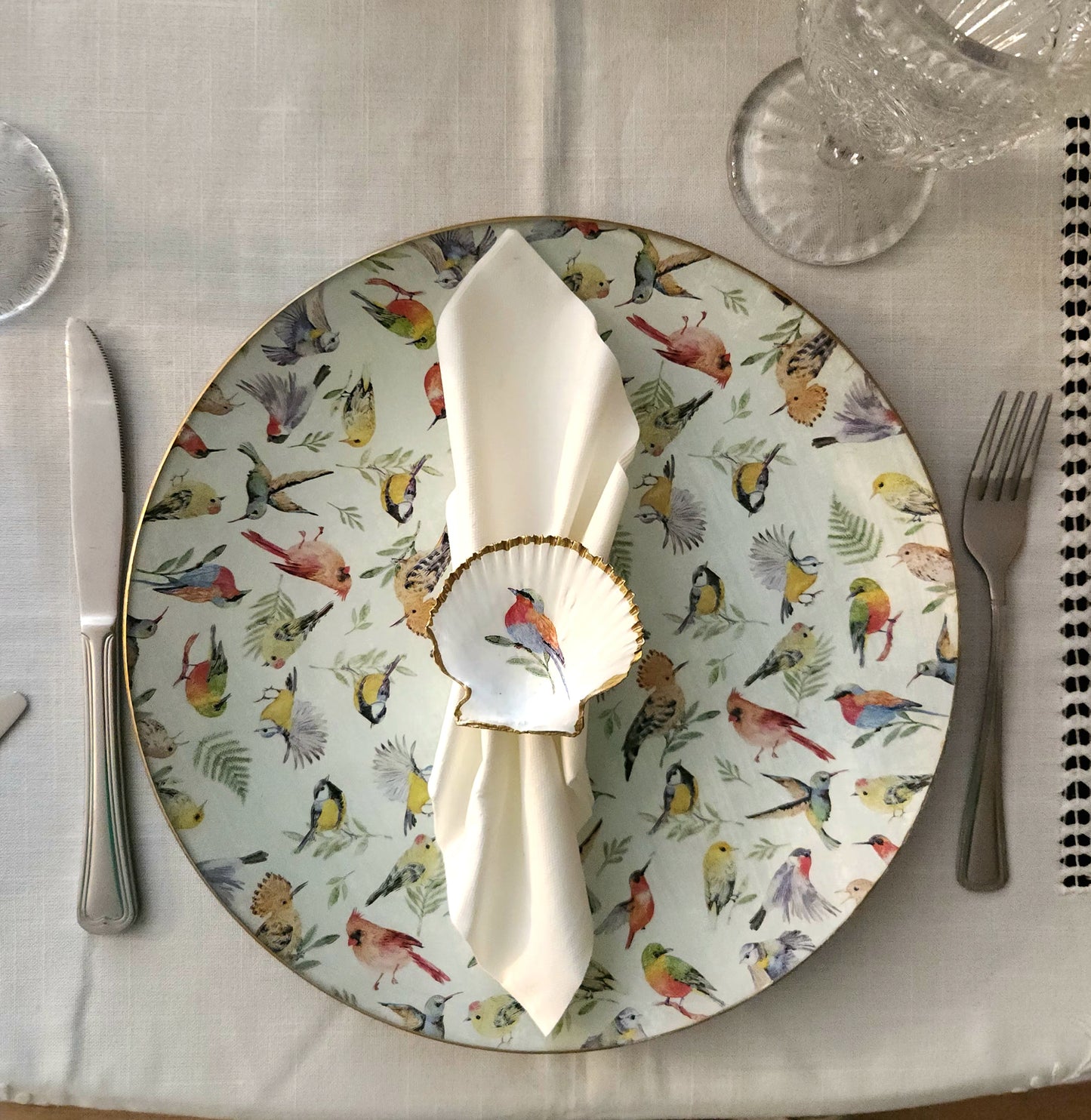 Conjunto plato base y servilletero  diseño pájaros  (8 personas)