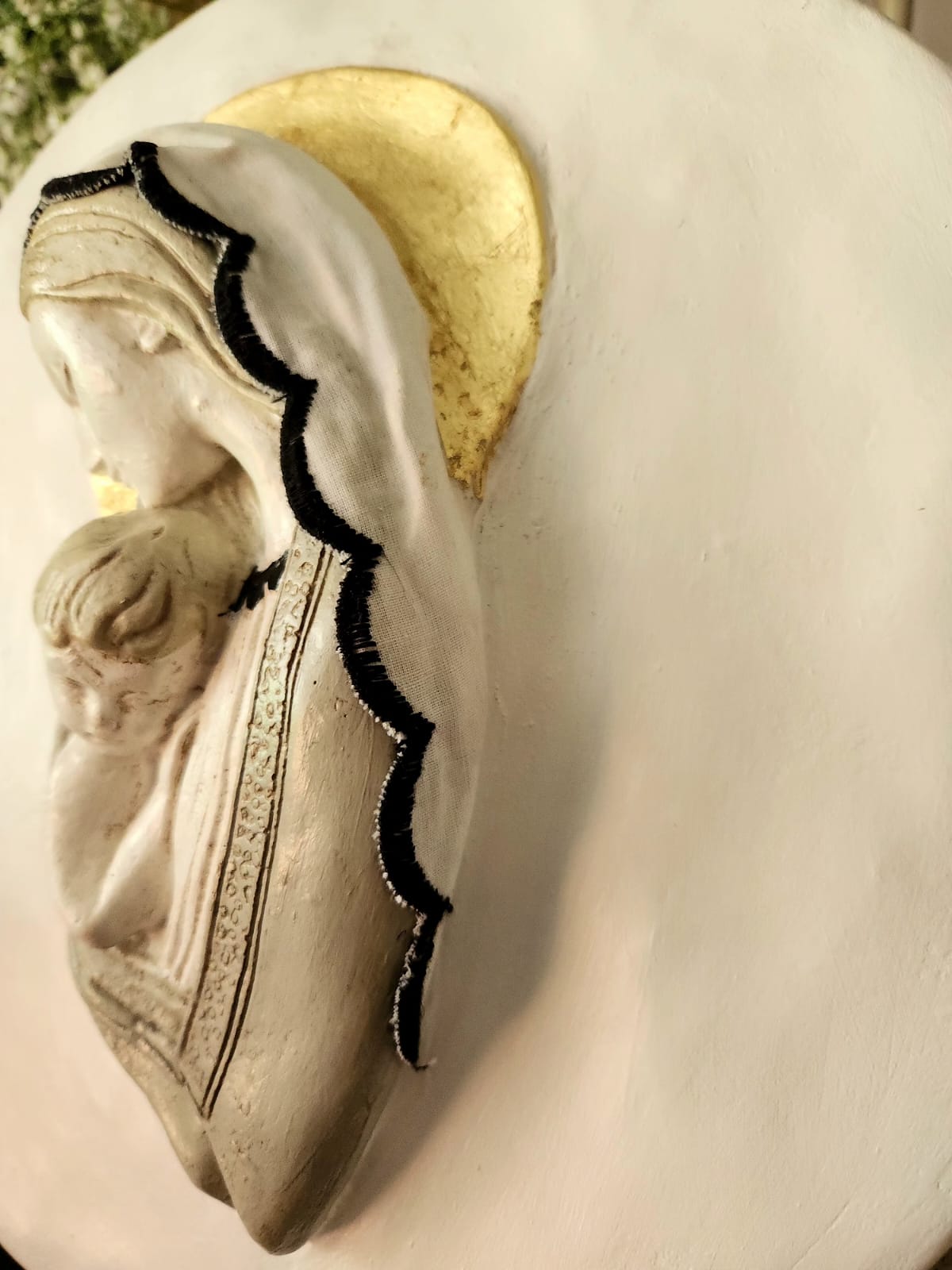 Virgen pintada a mano diseño manto blanco