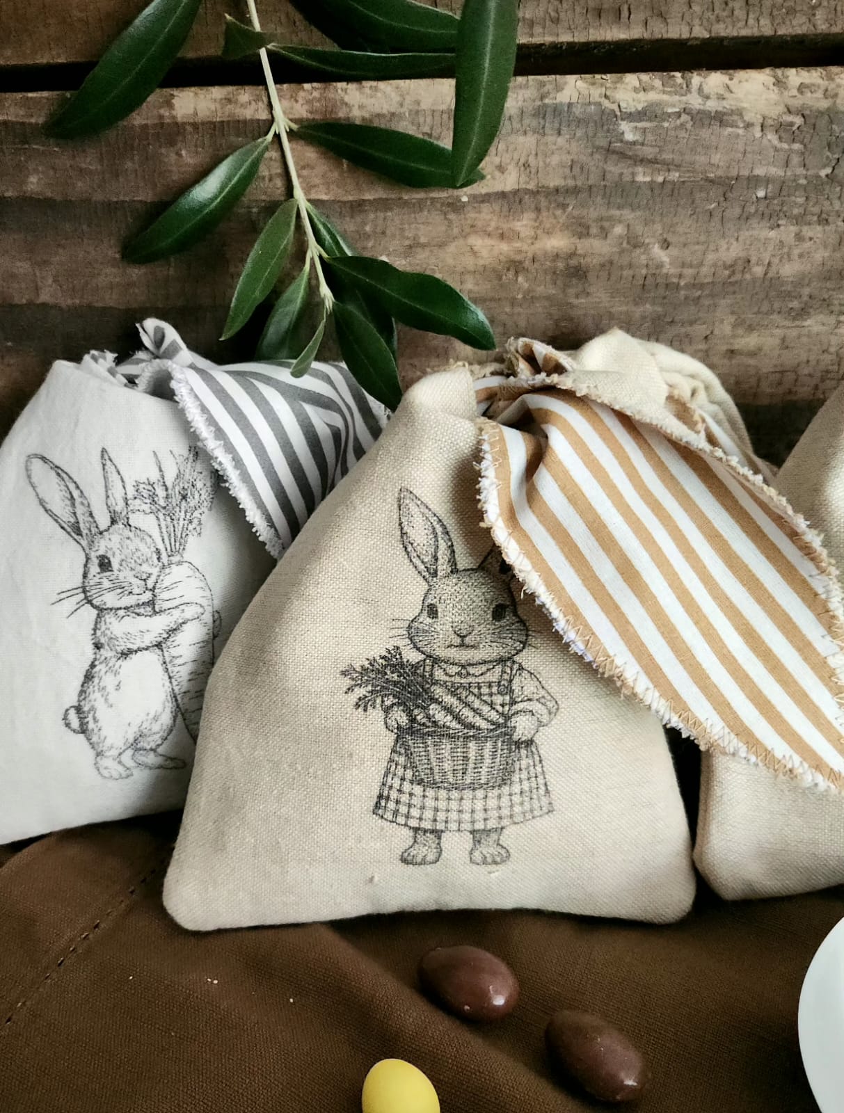 Bolsitas de Pascua Conejitos orejas cafe (15 cm)
