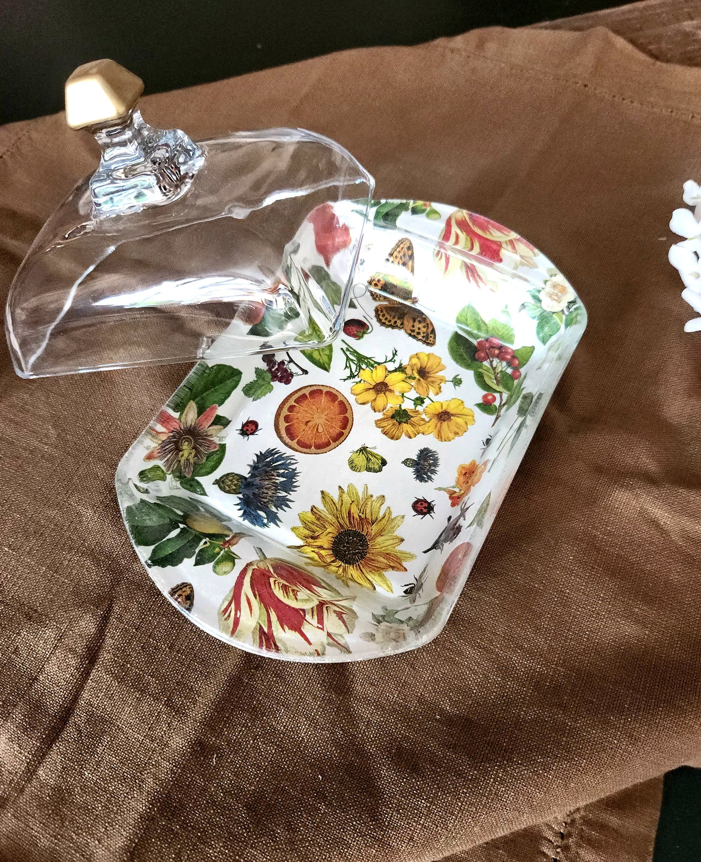 Conjunto  2 platos + mantequillera con diseño mariposas 16cm y 19cm