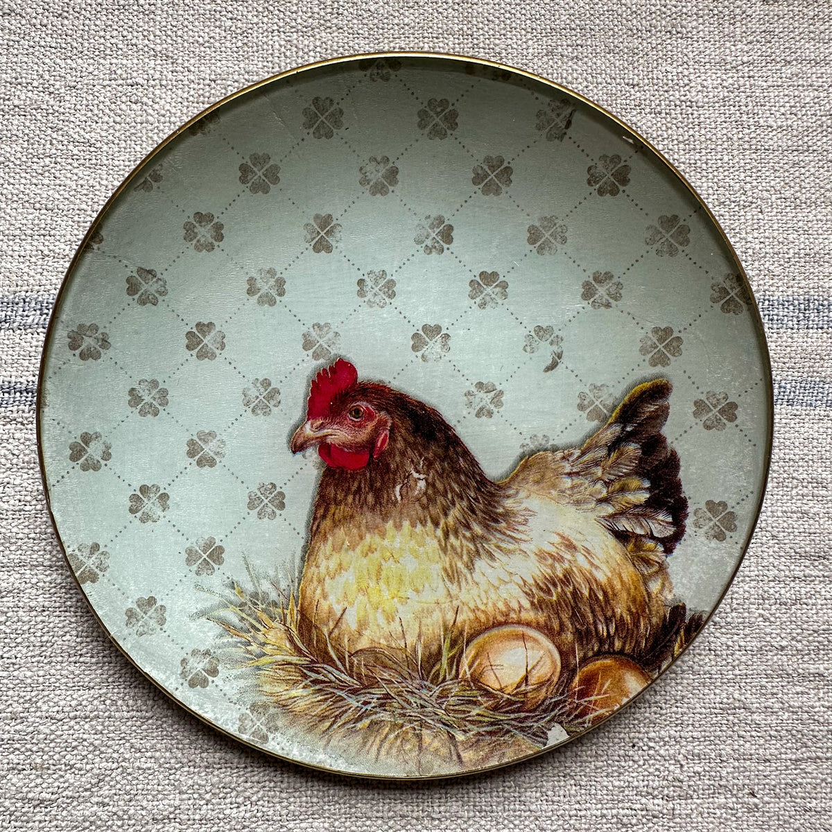 Plato POSTRE gallina empollando