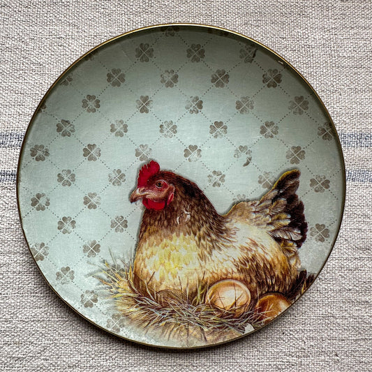 Plato POSTRE gallina empollando