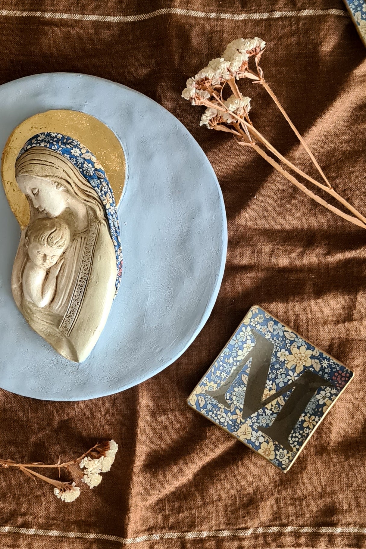 Virgen para colgar pintada a mano Liberty Alicia