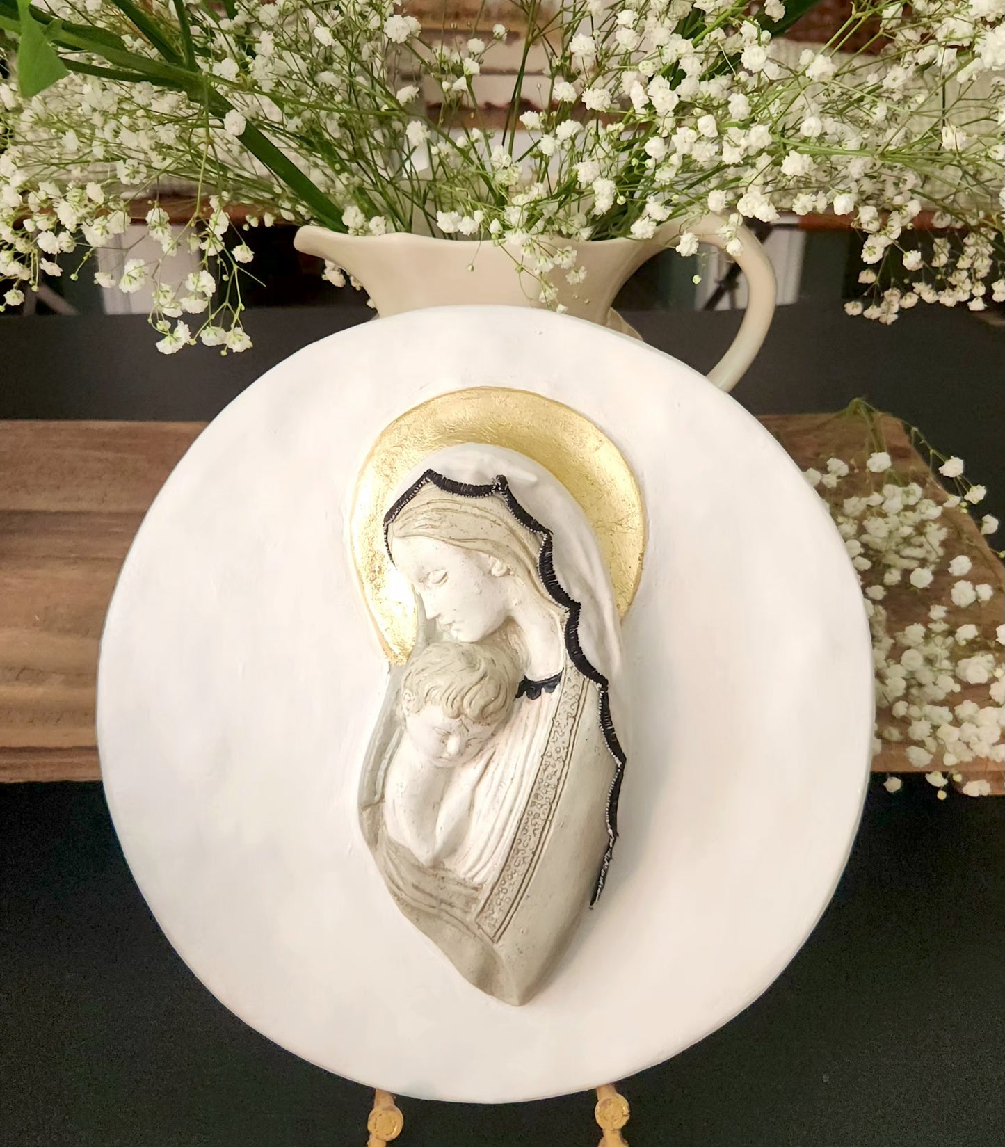 Virgen pintada a mano diseño manto blanco