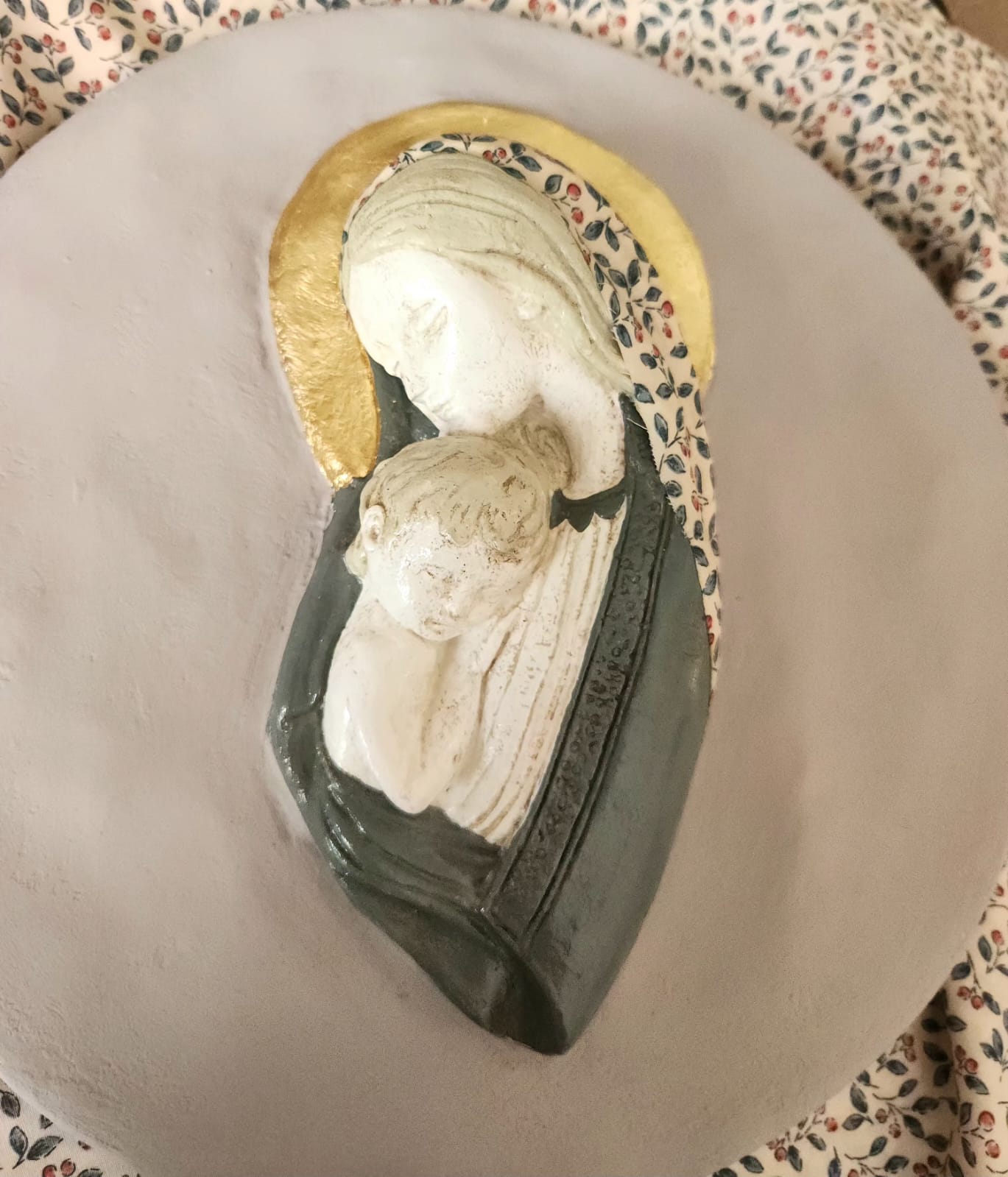 Virgen pintada a mano Manto hojas