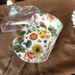 Conjunto  2 platos + mantequillera con diseño mariposas 16cm y 19cm