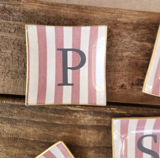 Mini platos cuadrados  diseño rayas rosadas Iniciales diseño lineas  10cm