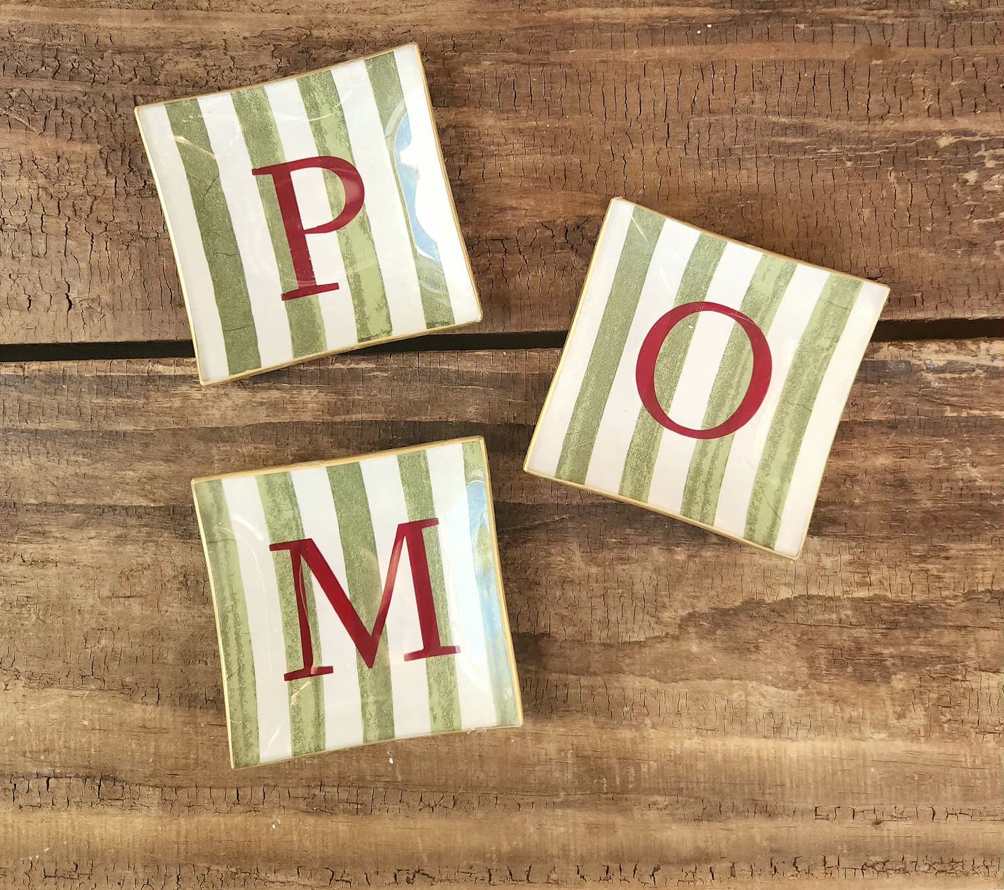 Mini platos cuadrados  diseño rayas verde Iniciales diseño lineas  10cm