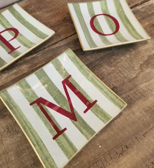 Mini platos cuadrados  diseño rayas verde Iniciales diseño lineas  10cm