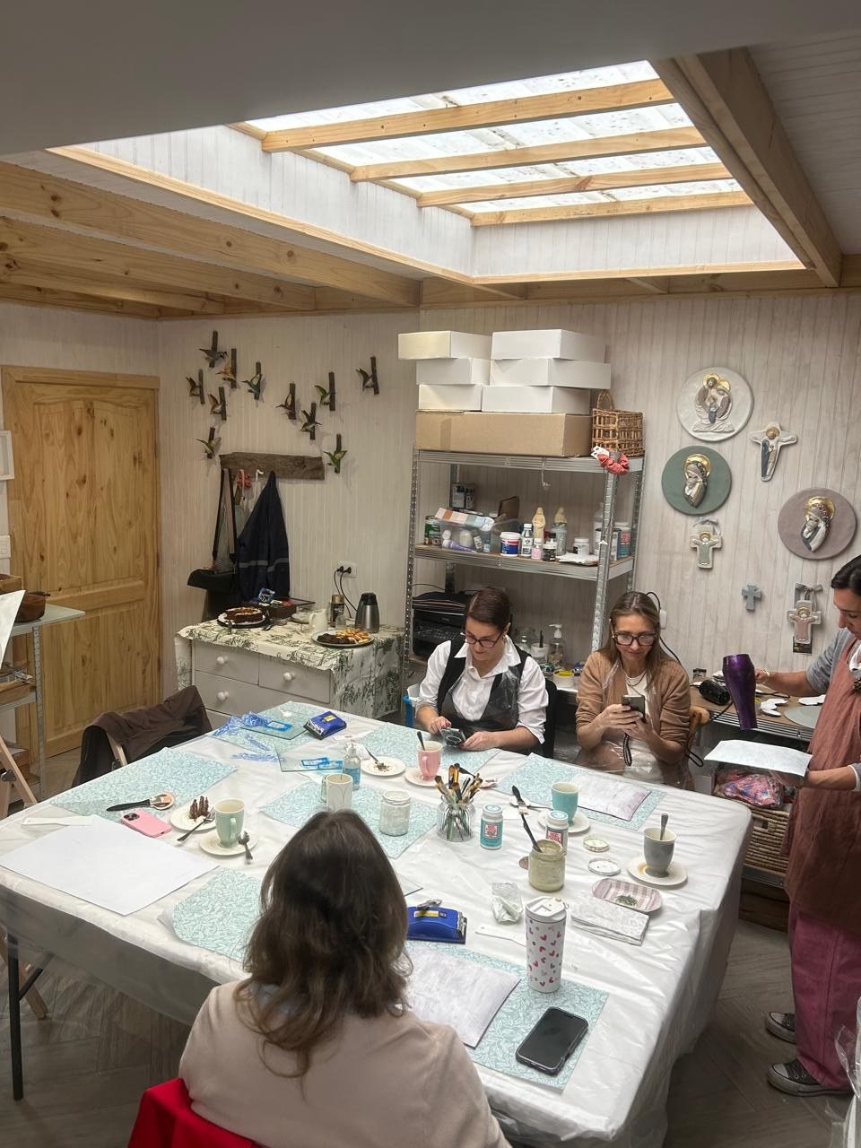 Taller de Decoupage sobre vidrio, de papel a vajilla de uso cotidiana